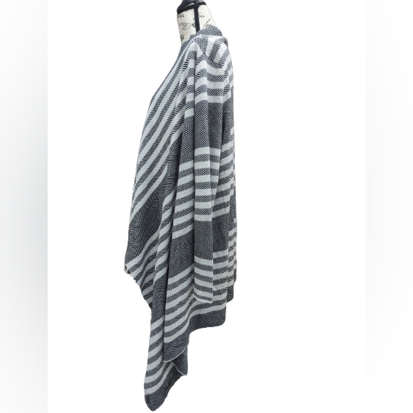 Simons Twik women's open front fringe poncho cardigan size M - Picture 2 of 8